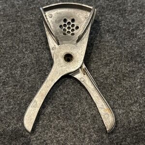 Irvin Ware Aluminum Hand Held Lemon Citrus Strainer Squeezer MADE IN USA Vintage